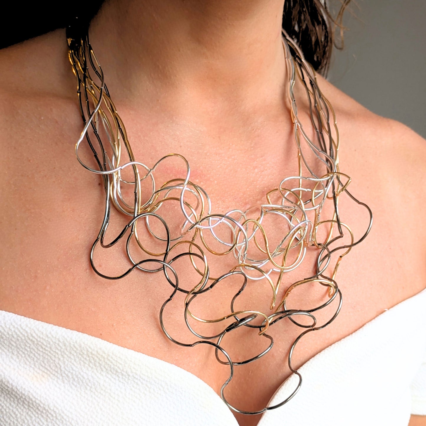 Short mix plated hoop wire necklace