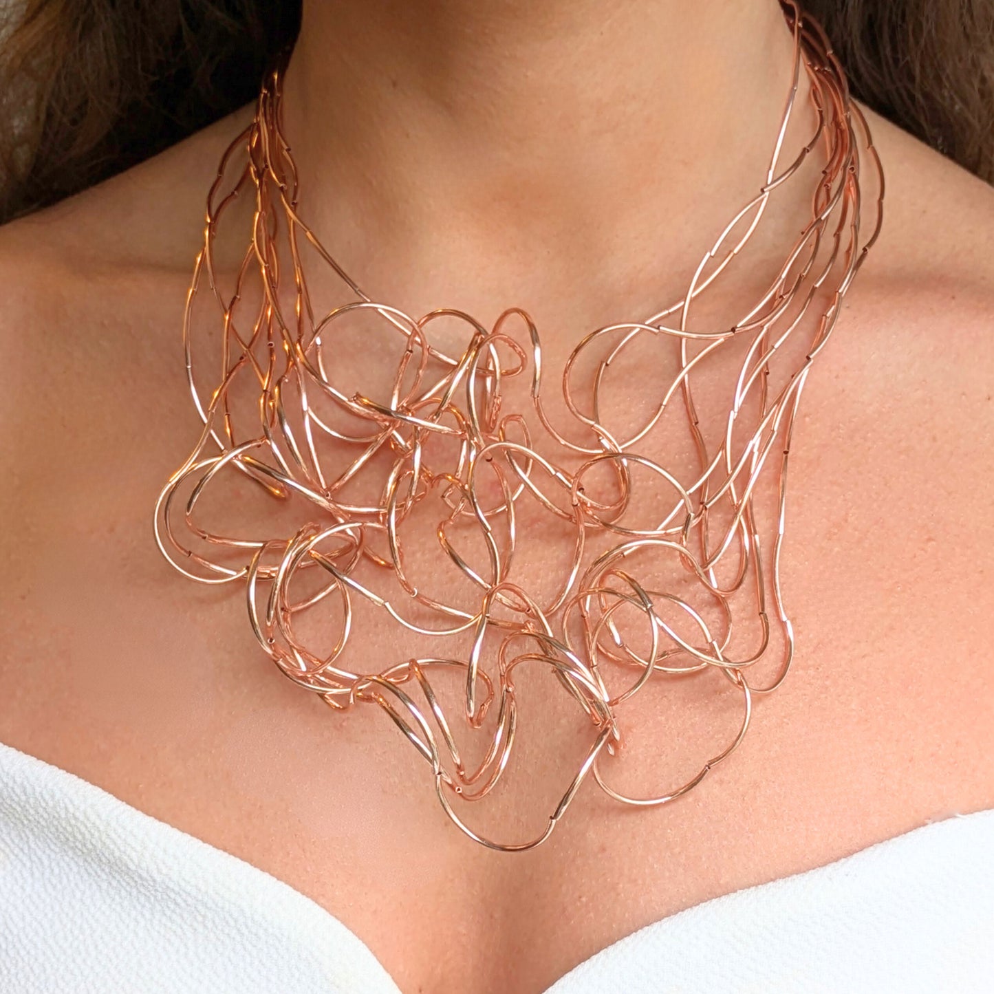 Short rose gold plated hoop wire necklace