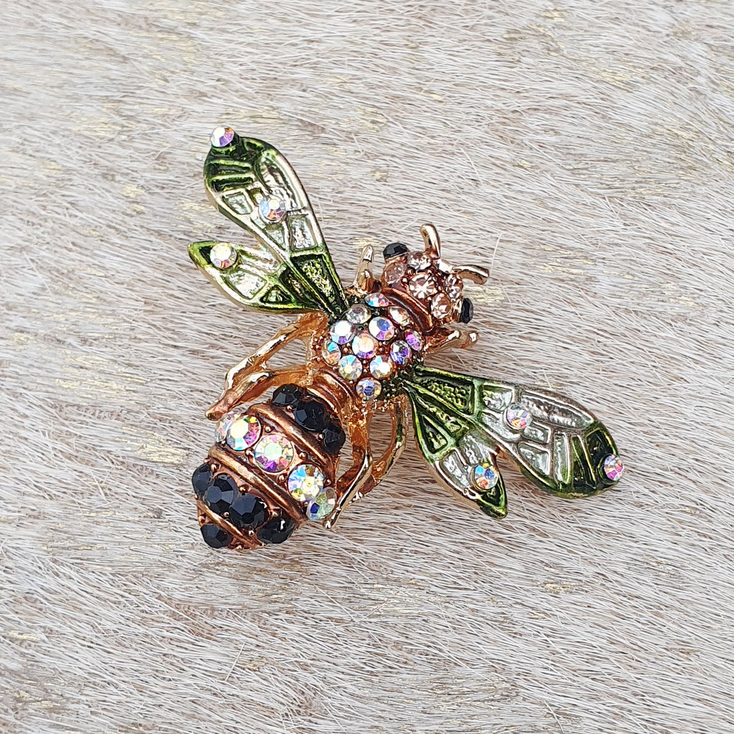 Green diamante bee brooch