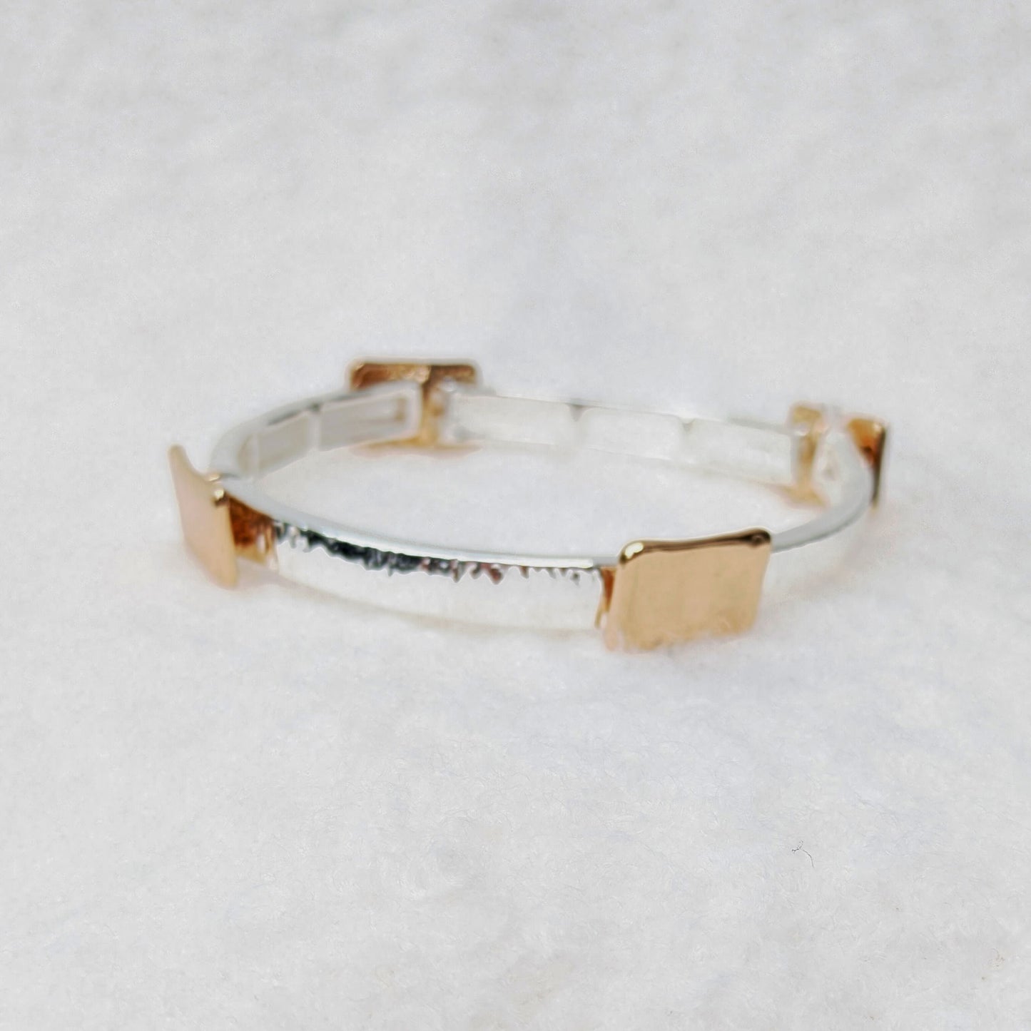 Elasticated rectangle feature bracelet in gold plate