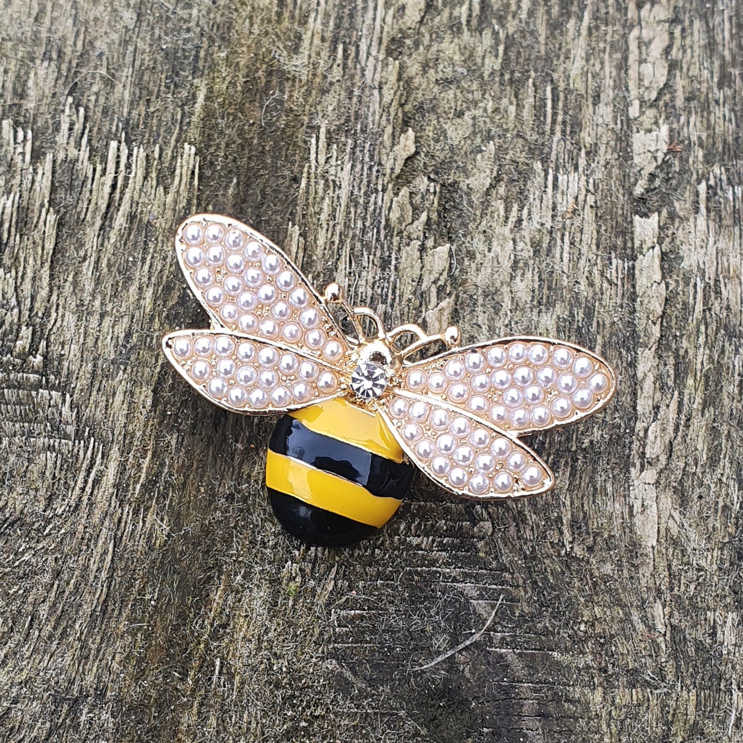 Enamel bee brooch in gold plate with diamante wings
