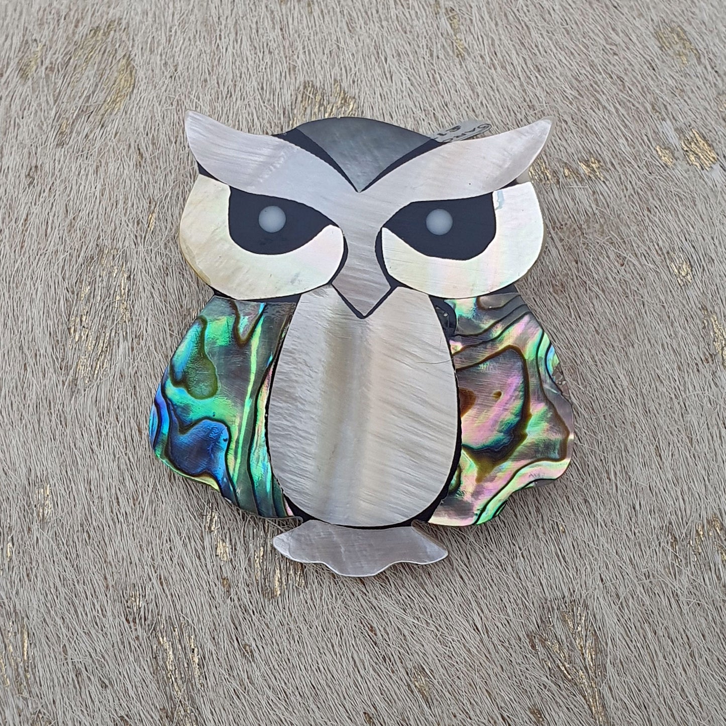 Owl brooch in mother of pearl & abalone shell
