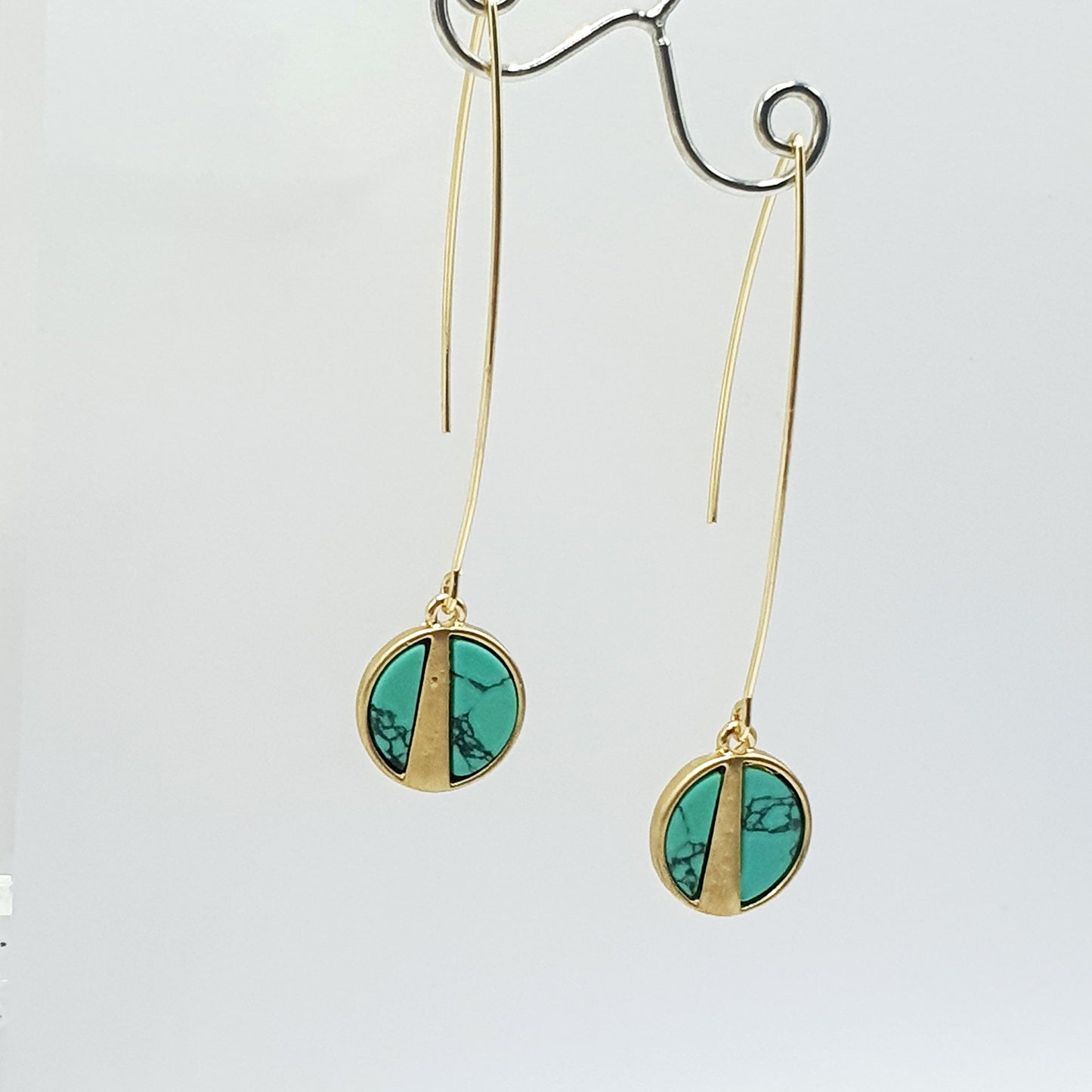 Marbled blue howlite discs in gold plate on long oval earwires