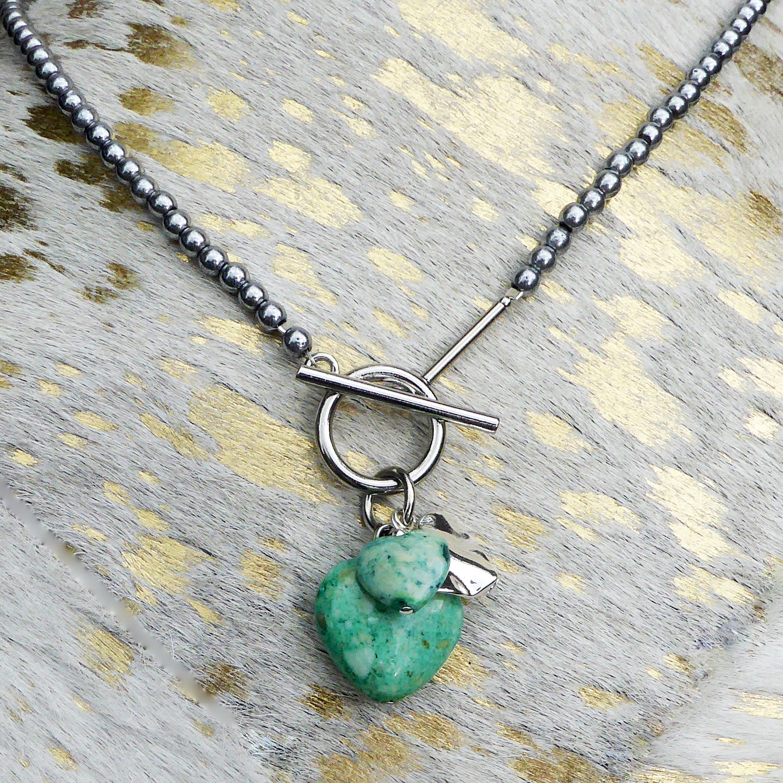 Green fossil stone charms necklace