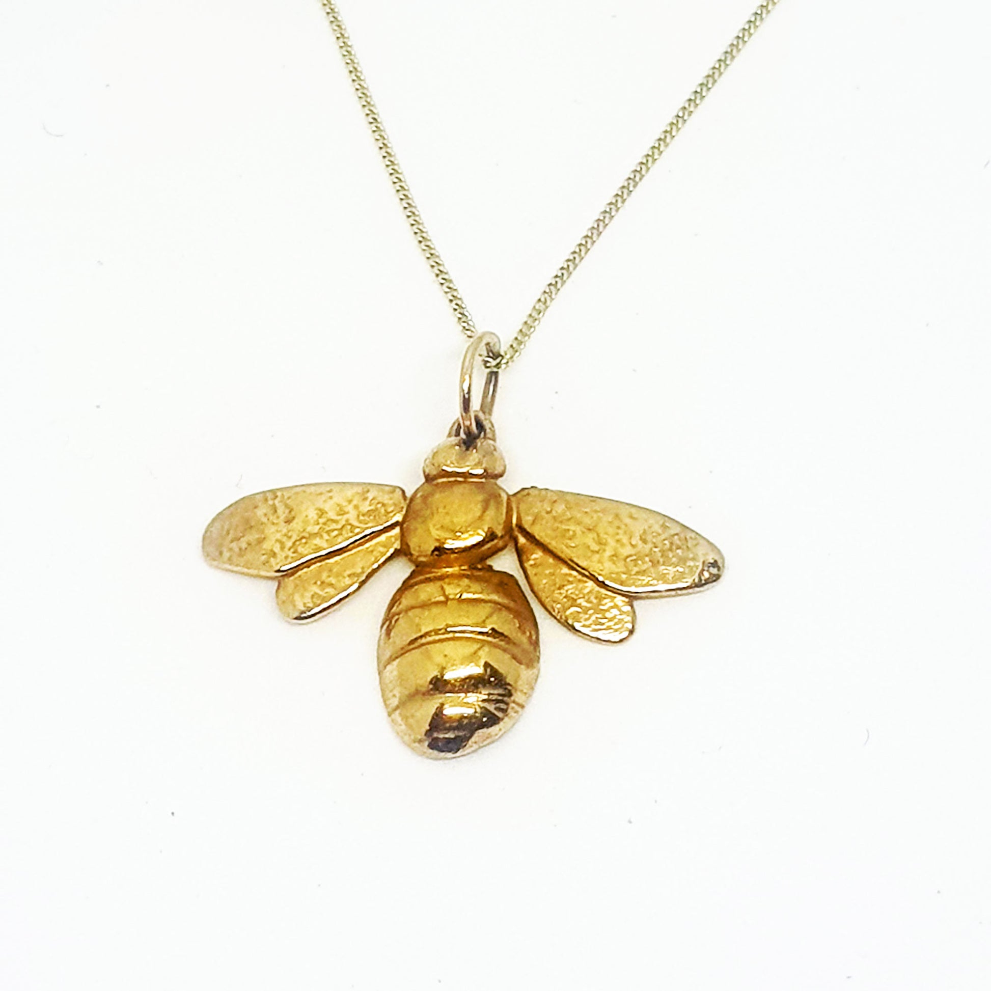 9ct gold bee pendant